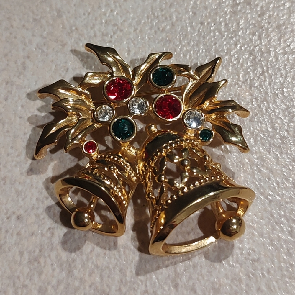 Vintage Avon Christmas bells pin brooch from 1994 beautiful piece 9 rhinestones